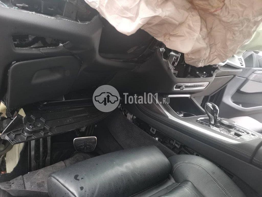 Фото BMW X7 528