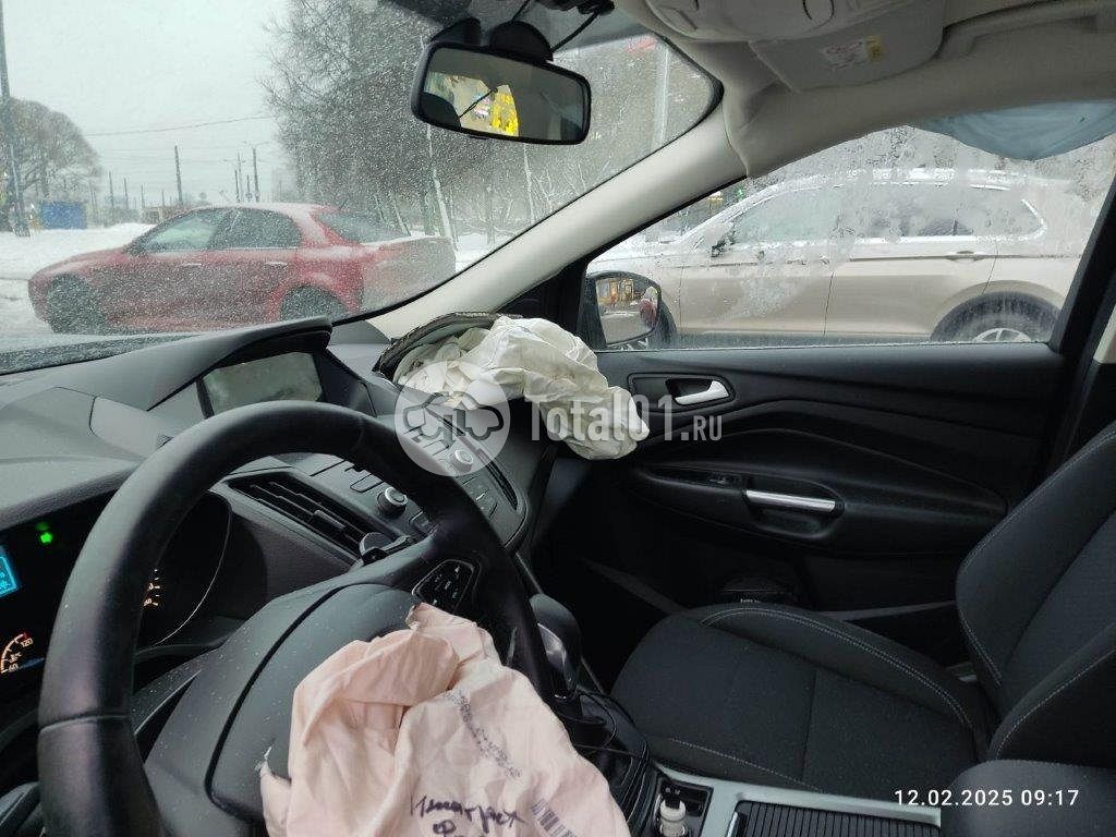 Фото Ford Kuga 220