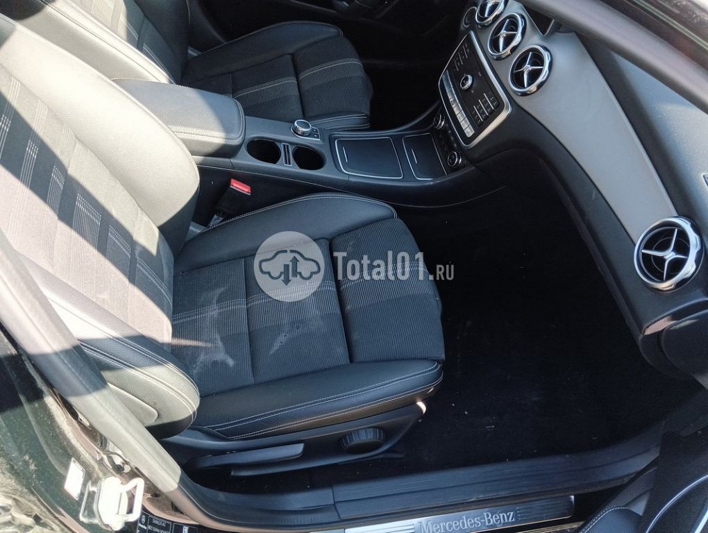 Фото Mercedes-Benz GLA-класс 136