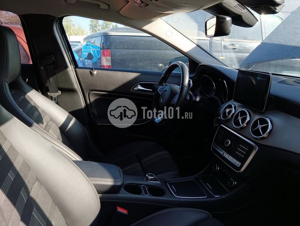 Фото Mercedes-Benz GLA-класс 138