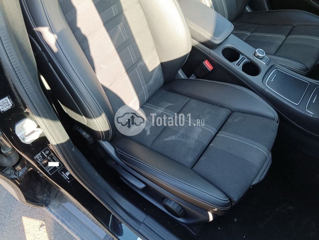 Фото Mercedes-Benz GLA-класс 142