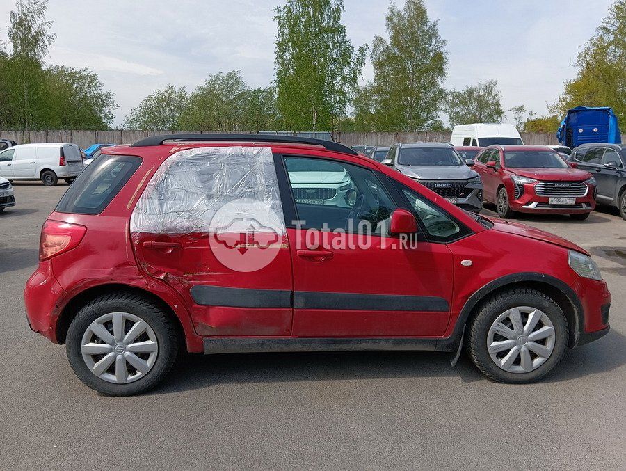 Фото Suzuki SX4 46