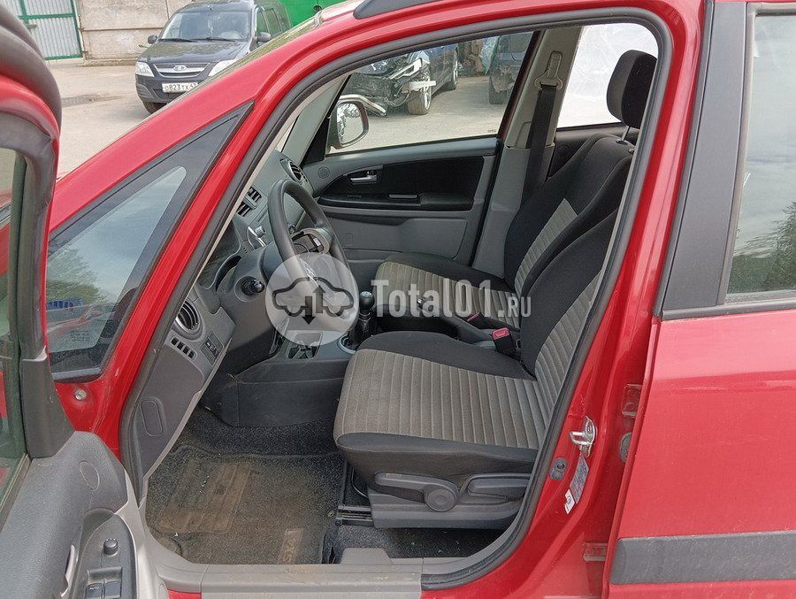Фото Suzuki SX4 66