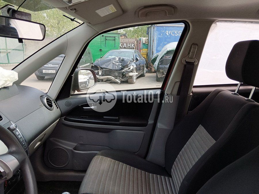 Фото Suzuki SX4 74
