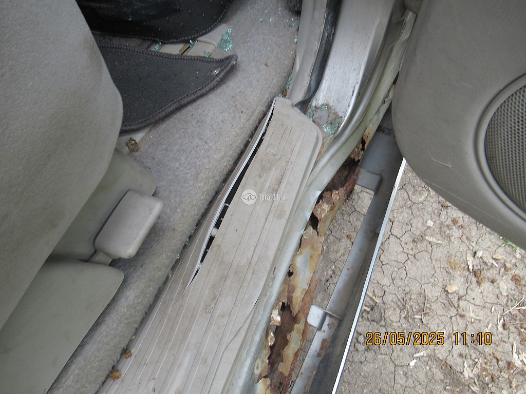 Фото Nissan Bassara 98