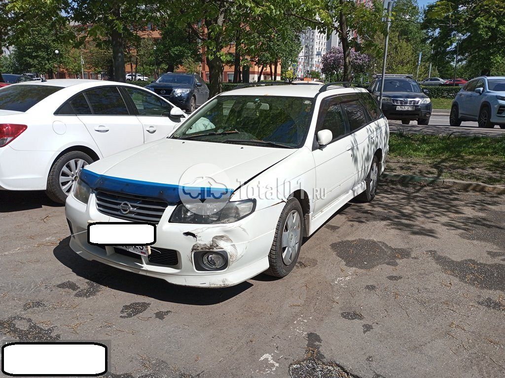 Фото Nissan Avenir 2