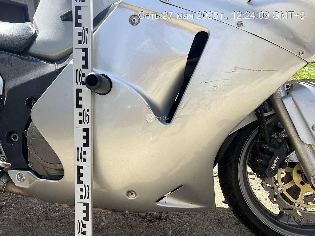 Фото Honda CBR1100XX 12