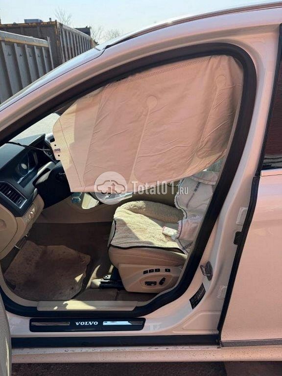 Фото Volvo XC60 36
