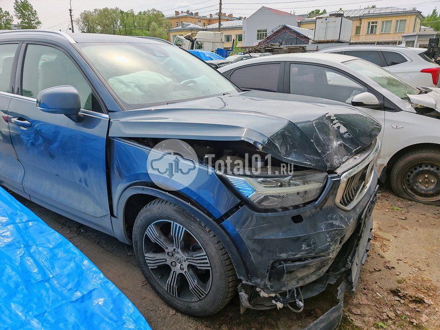 Фото Volvo XC40 10