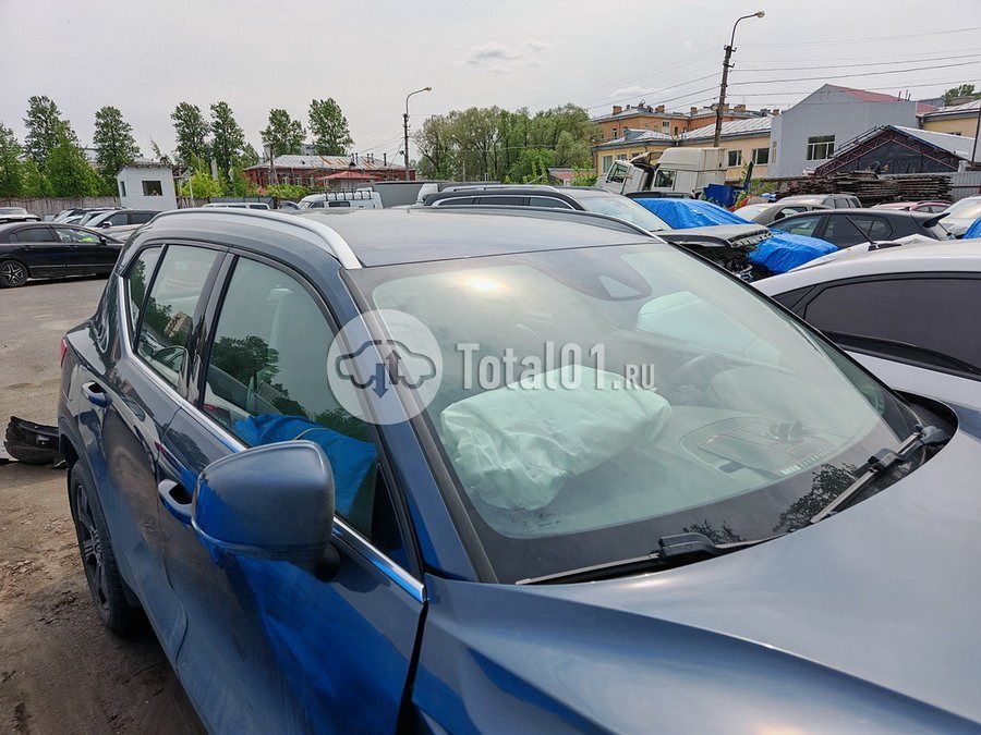 Фото Volvo XC40 16