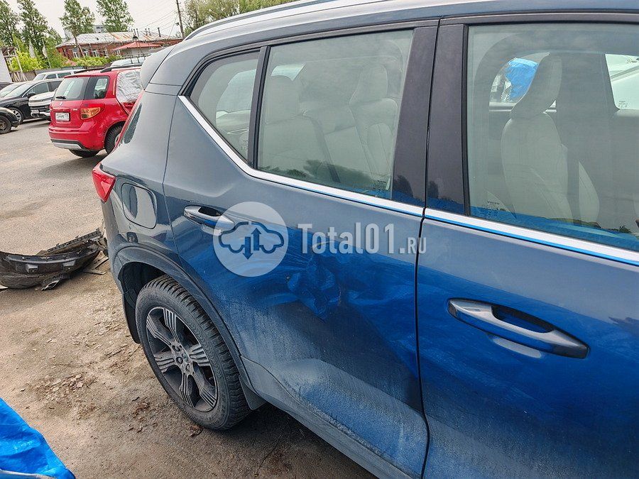 Фото Volvo XC40 24