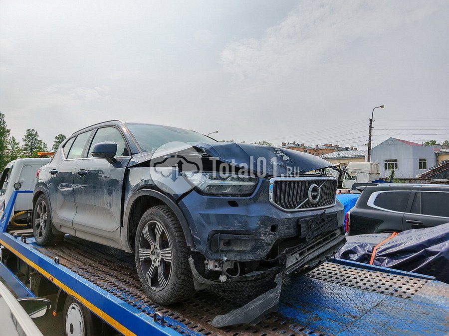 Фото Volvo XC40 26