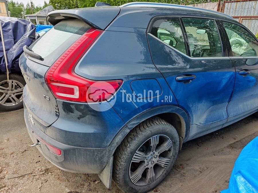 Фото Volvo XC40 28