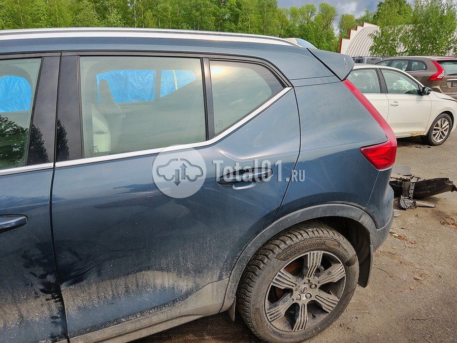 Фото Volvo XC40 36