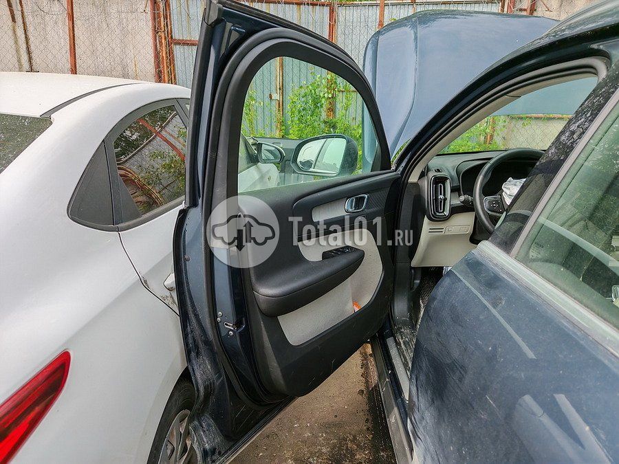 Фото Volvo XC40 74