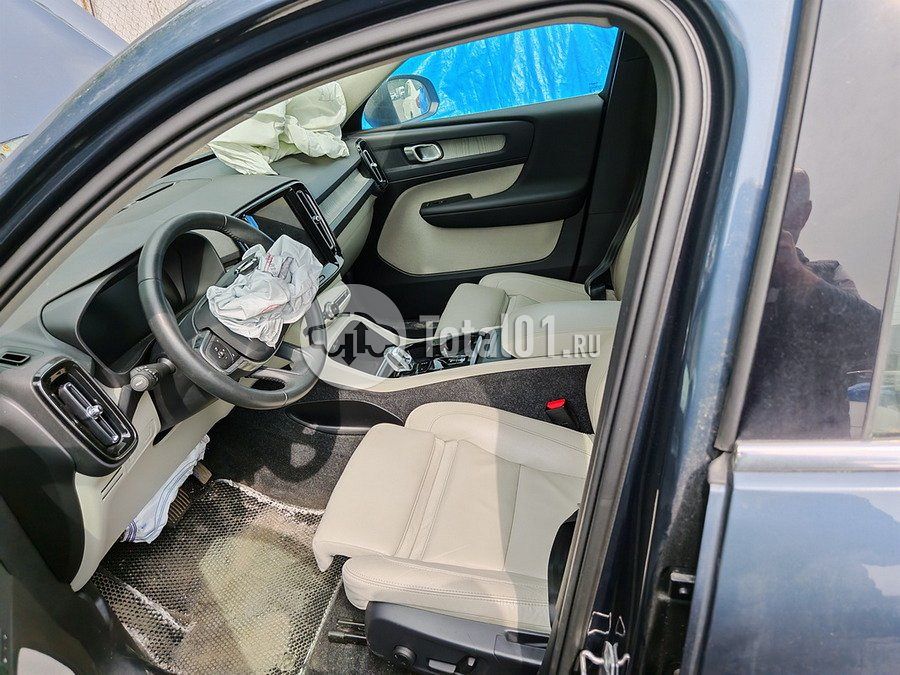 Фото Volvo XC40 76