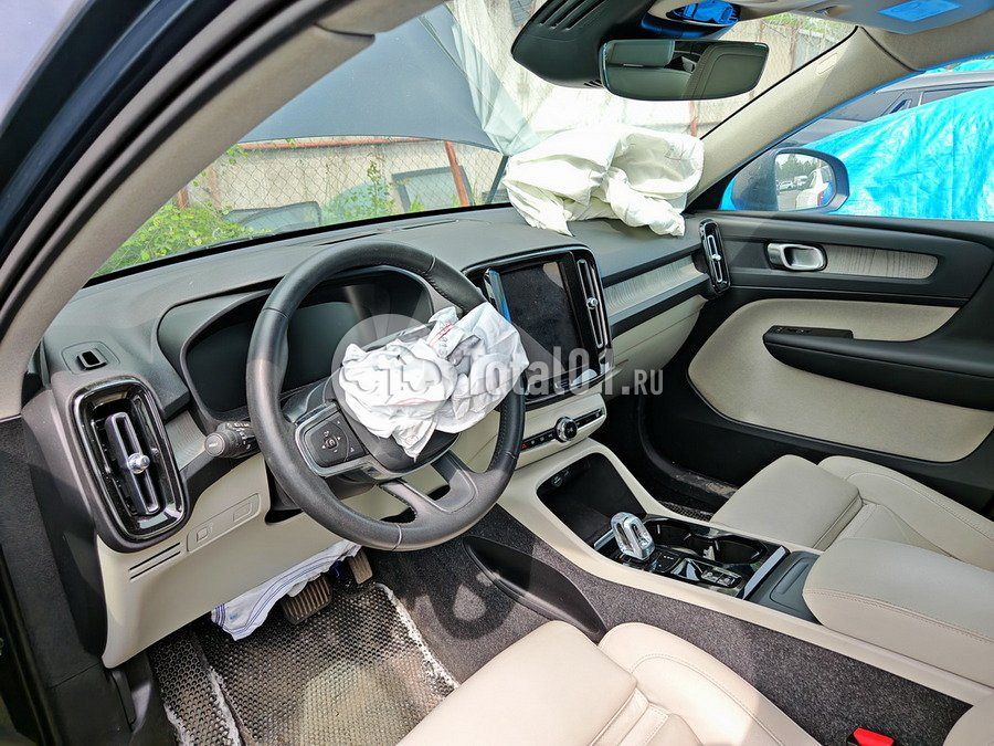 Фото Volvo XC40 86