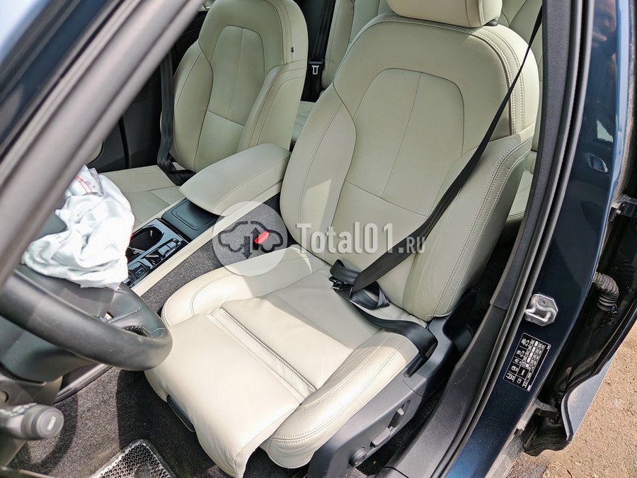 Фото Volvo XC40 88
