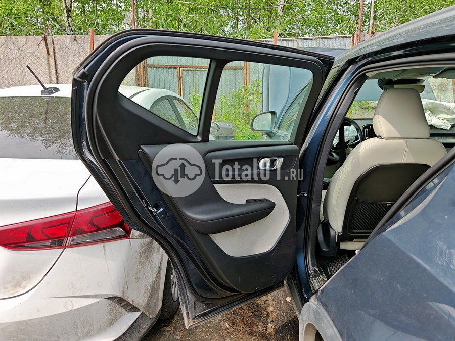 Фото Volvo XC40 92