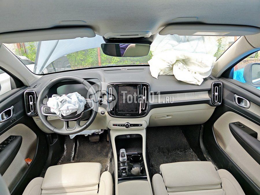 Фото Volvo XC40 102
