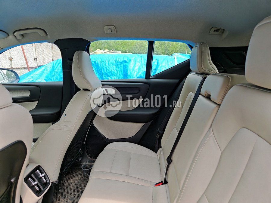 Фото Volvo XC40 104