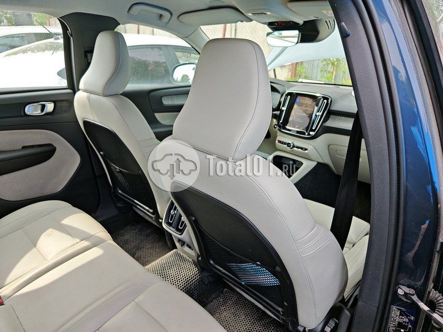 Фото Volvo XC40 122