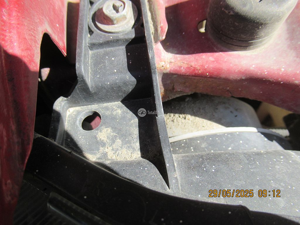 Фото Mitsubishi Dion 180