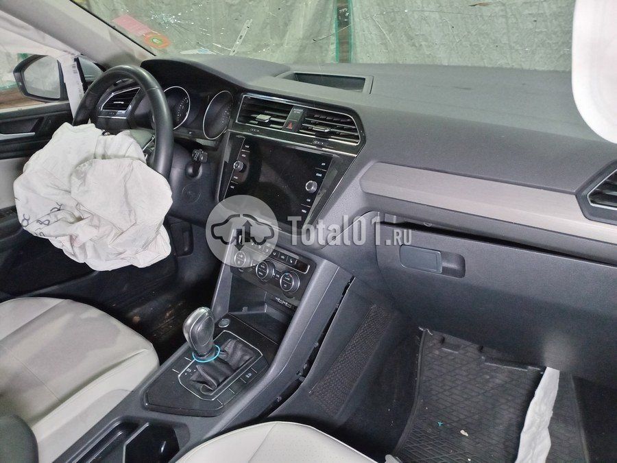 Фото Volkswagen Tiguan 30