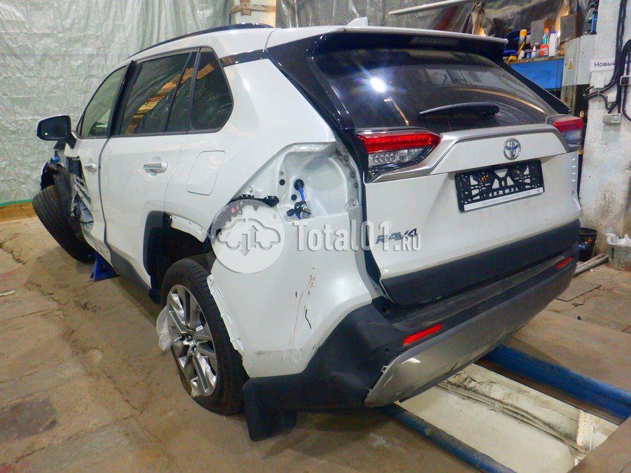 Фото Toyota RAV4 18