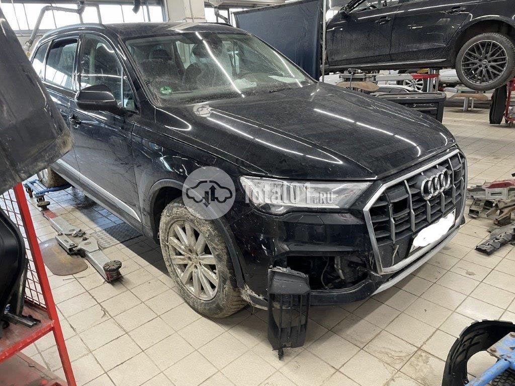Фото Audi Q7 40