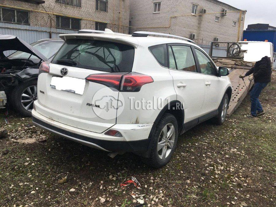 Фото Toyota RAV4 12