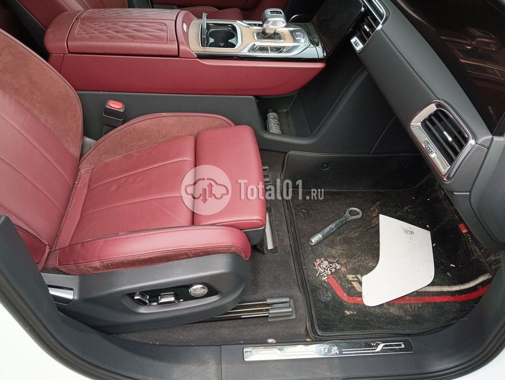 Фото Hongqi E-HS9 212