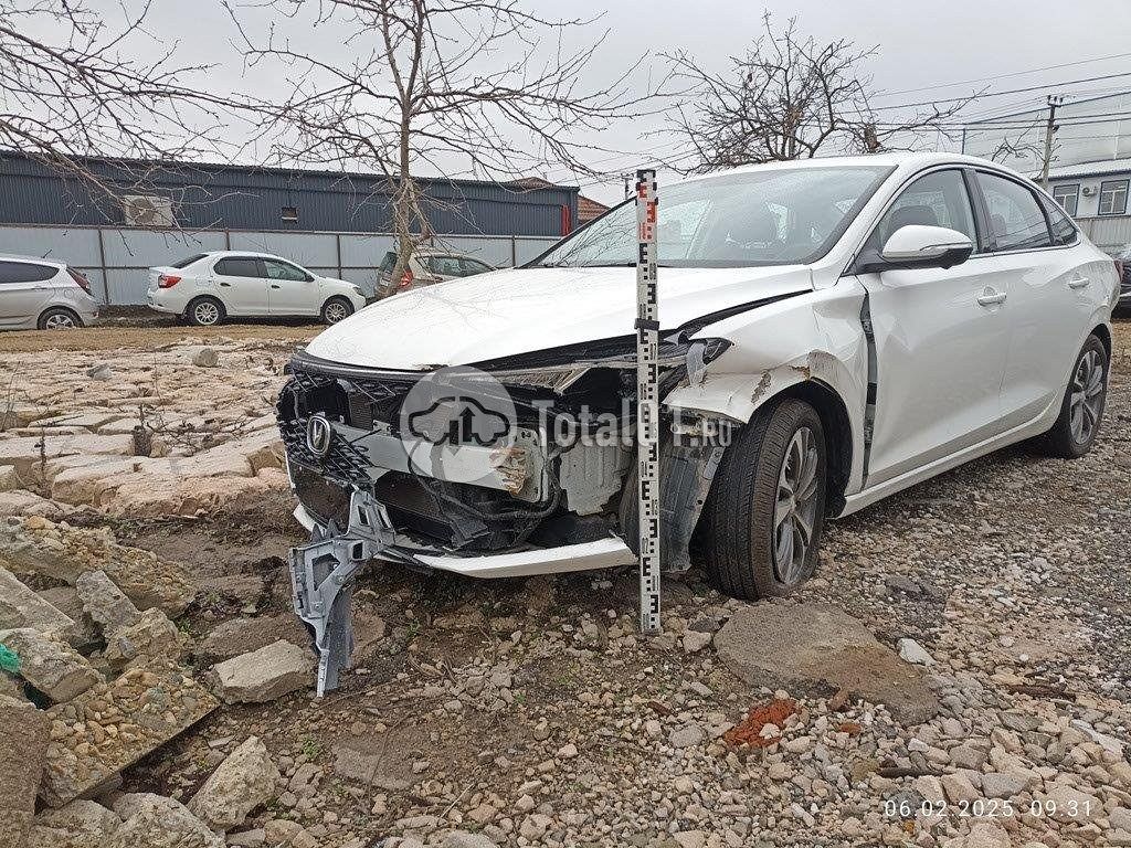 Фото Changan Eado 2