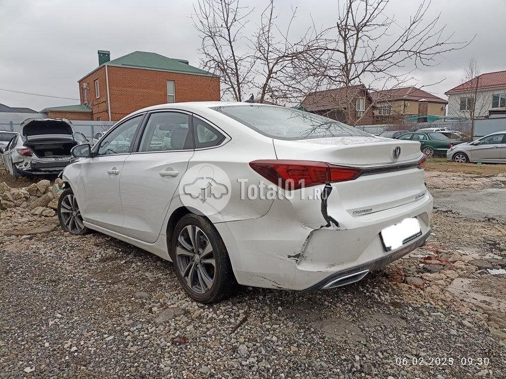 Фото Changan Eado 4
