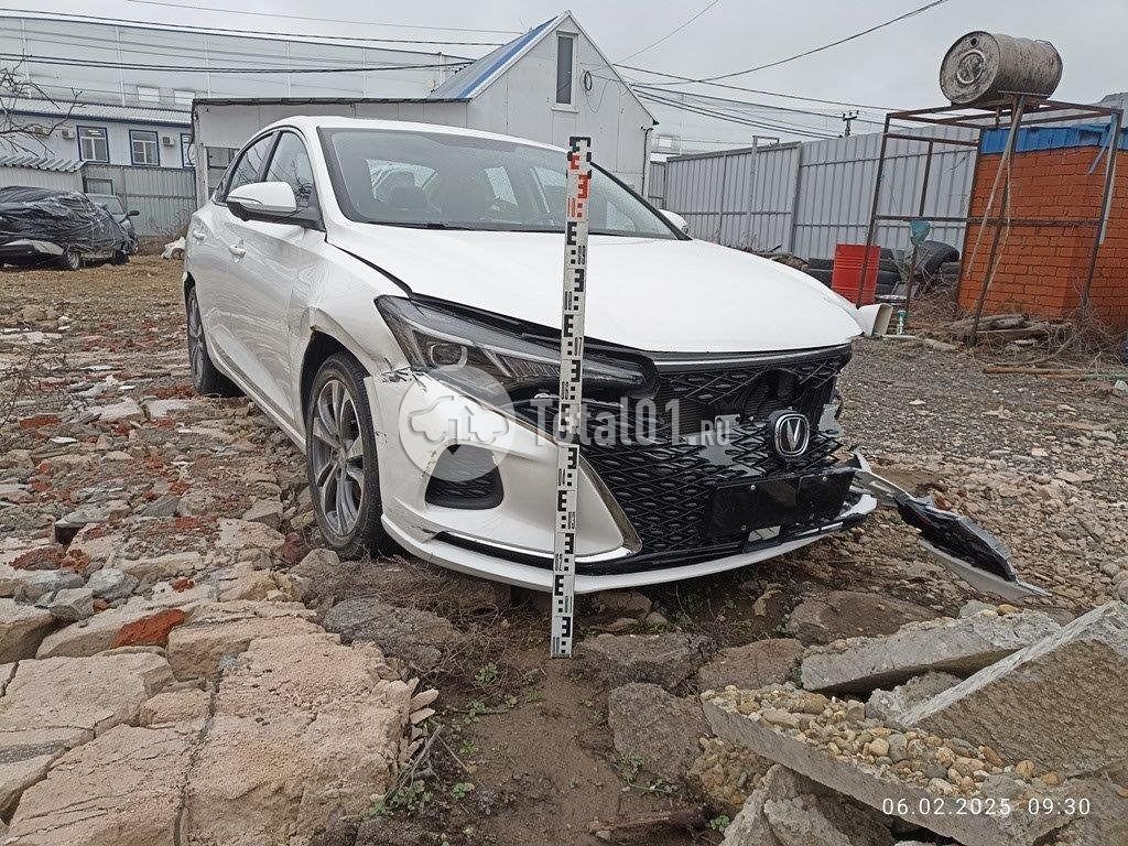 Фото Changan Eado 16