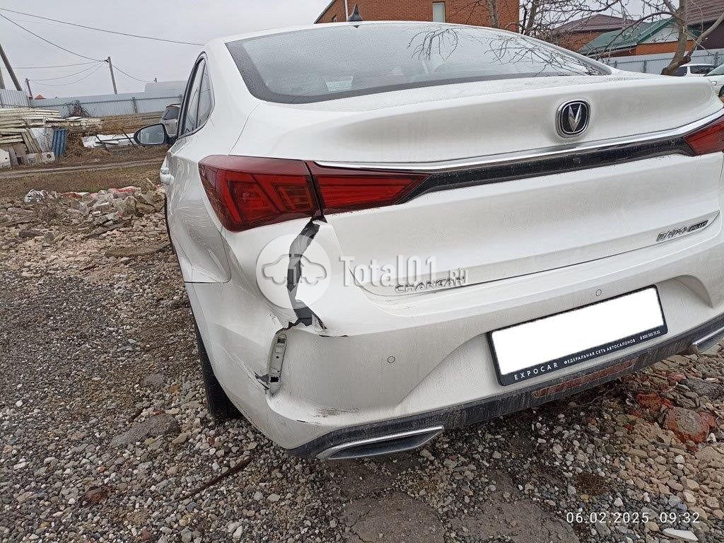 Фото Changan Eado 64