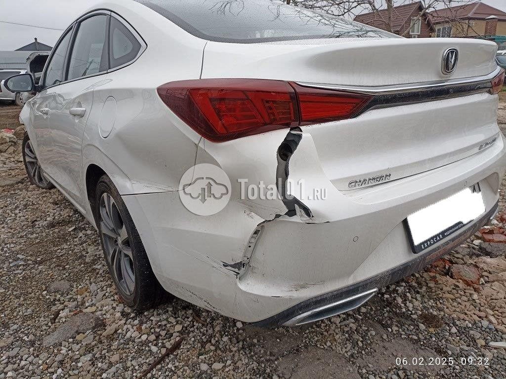 Фото Changan Eado 66