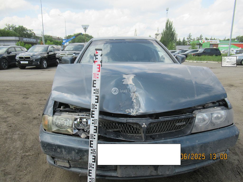 Фото Mitsubishi Diamante 6