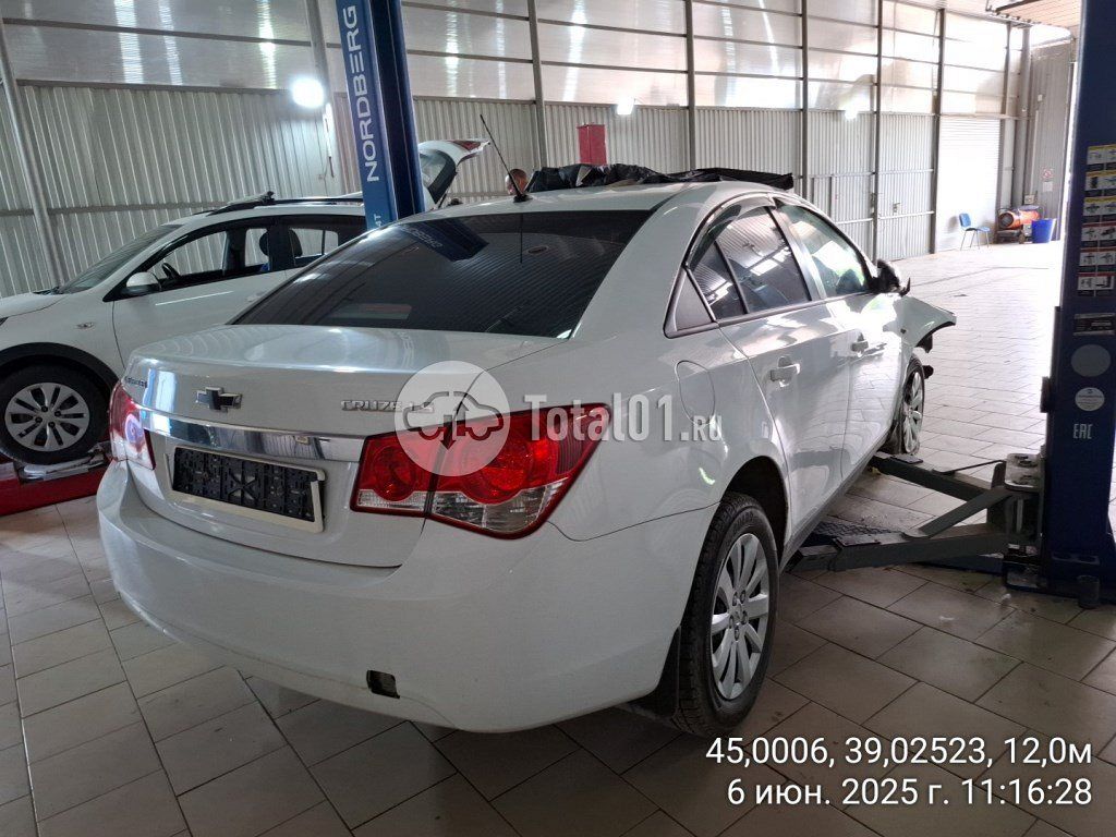Фото Chevrolet Cruze 12