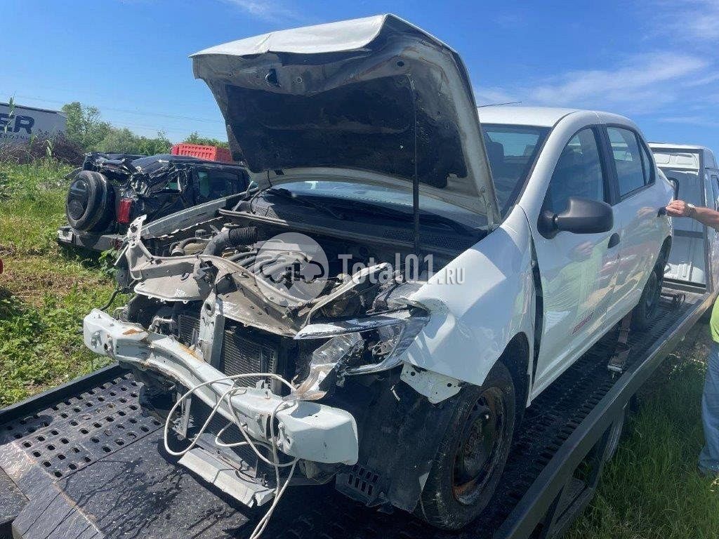 Фото Renault Logan 4