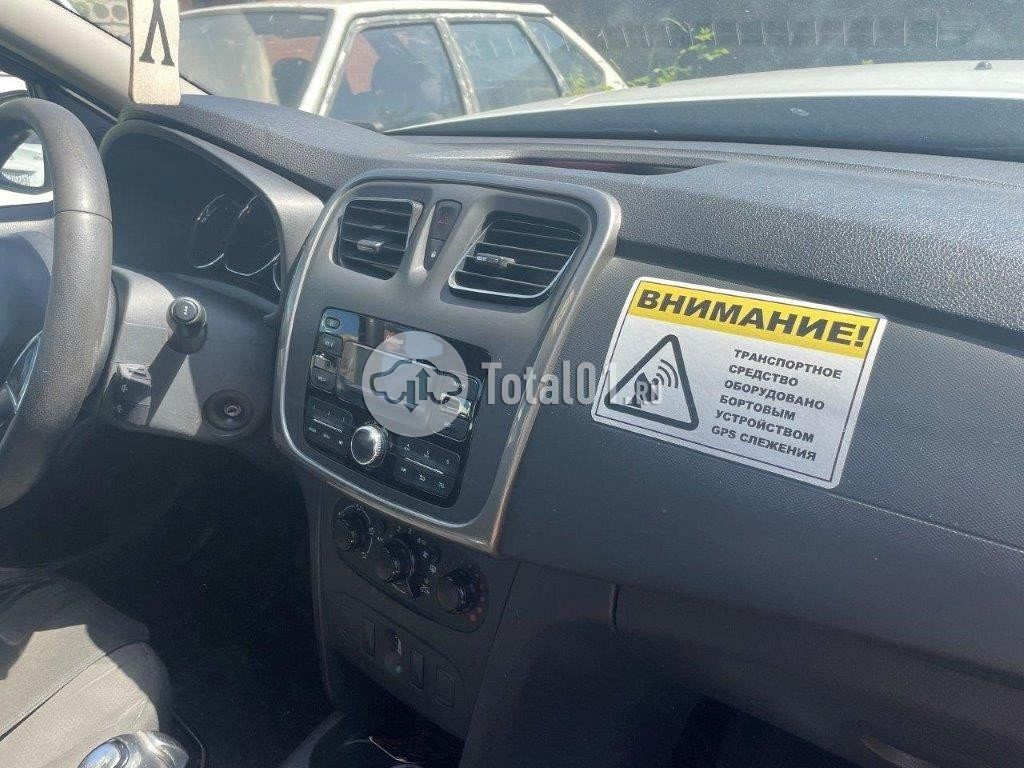 Фото Renault Logan 12
