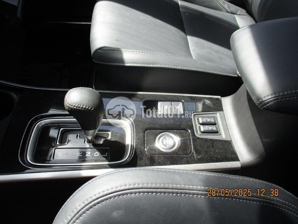 Фото Mitsubishi Outlander 180