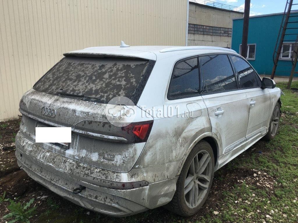 Фото Audi Q7 4