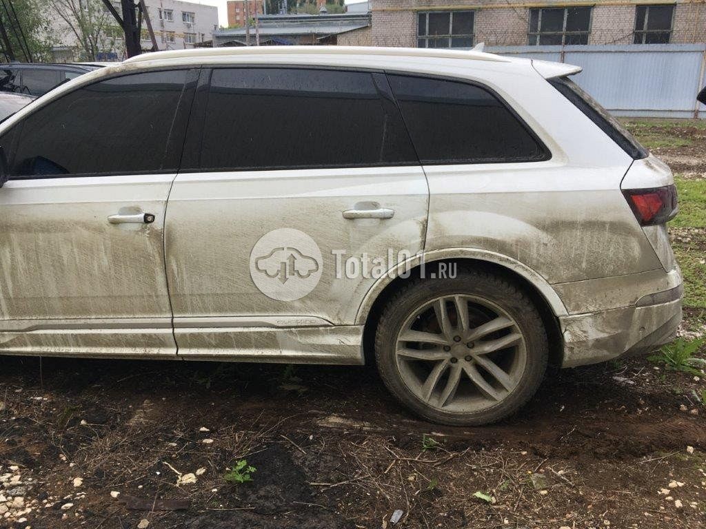 Фото Audi Q7 8