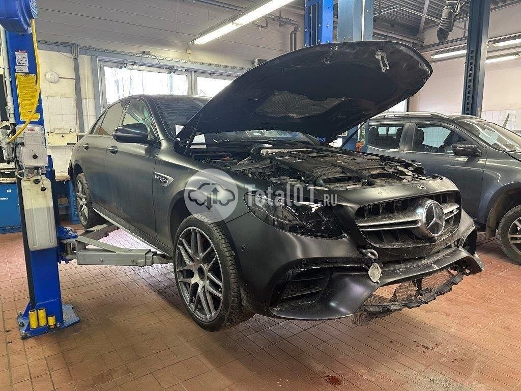 Фото Mercedes-Benz E-класс AMG 2