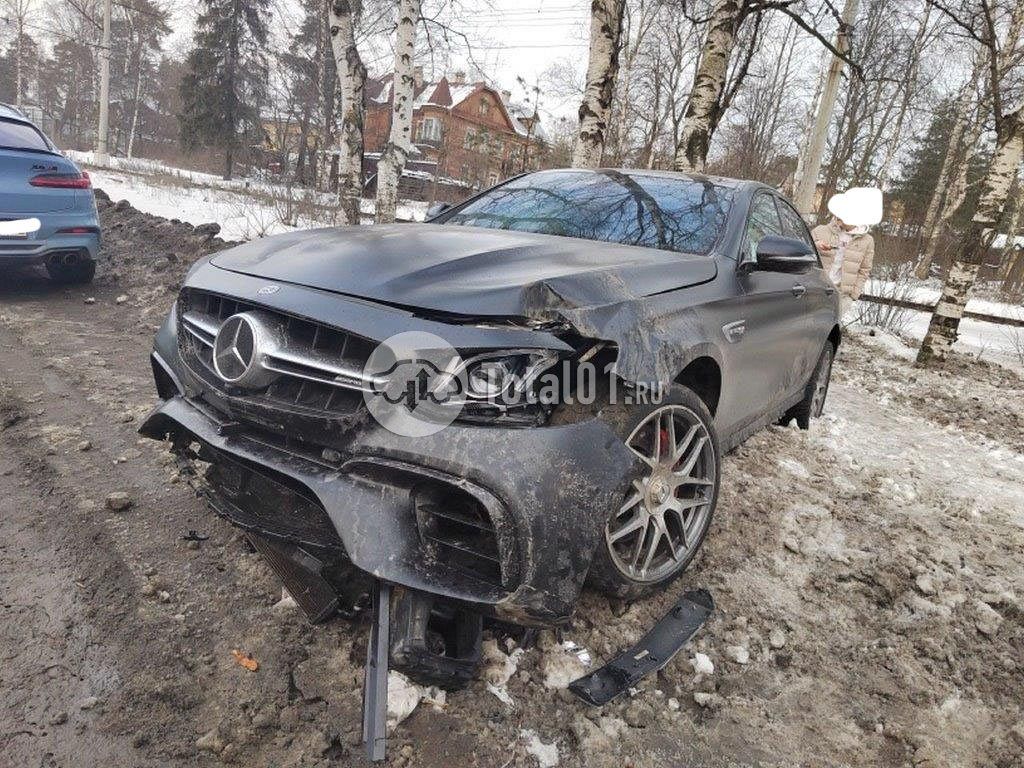 Фото Mercedes-Benz E-класс AMG 4