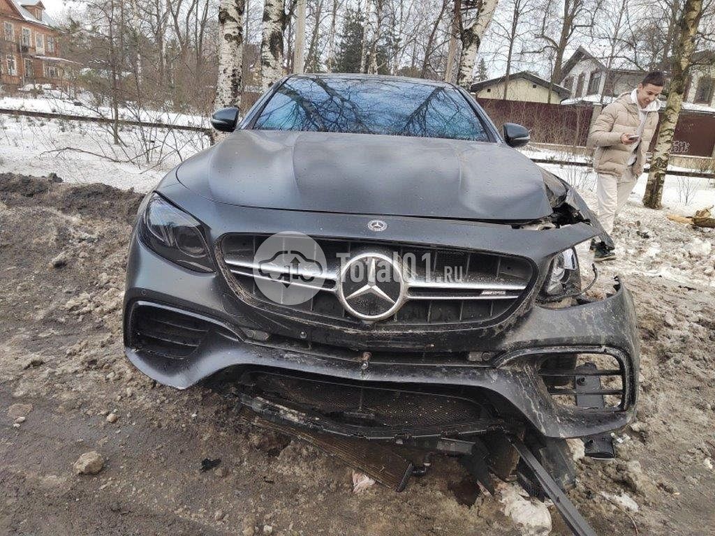 Фото Mercedes-Benz E-класс AMG 6