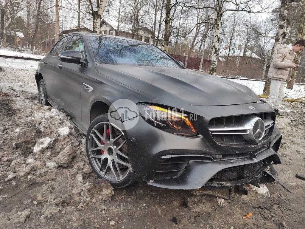 Фото Mercedes-Benz E-класс AMG 8