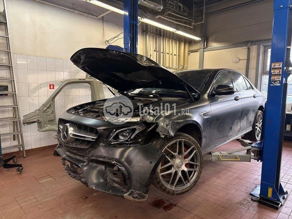 Фото Mercedes-Benz E-класс AMG 84