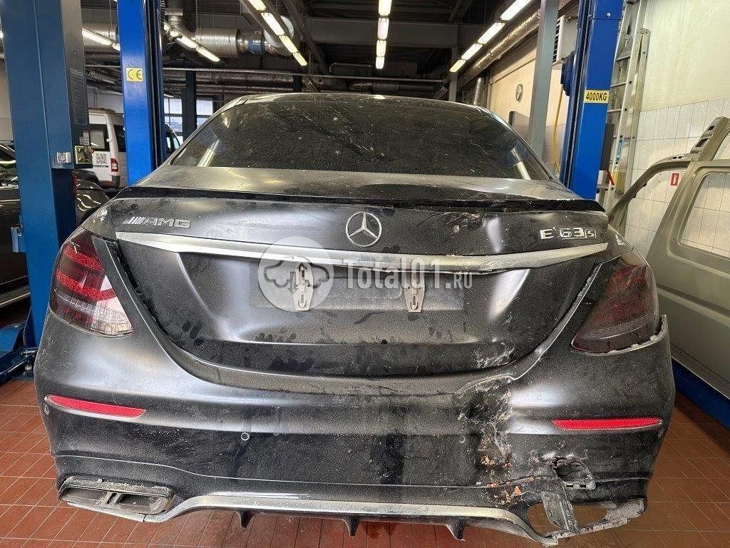 Фото Mercedes-Benz E-класс AMG 90